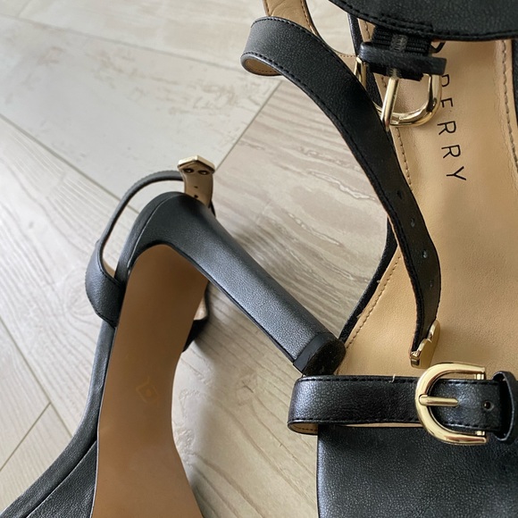 Black shoes size 7.5 like new - Picture 2 of 3